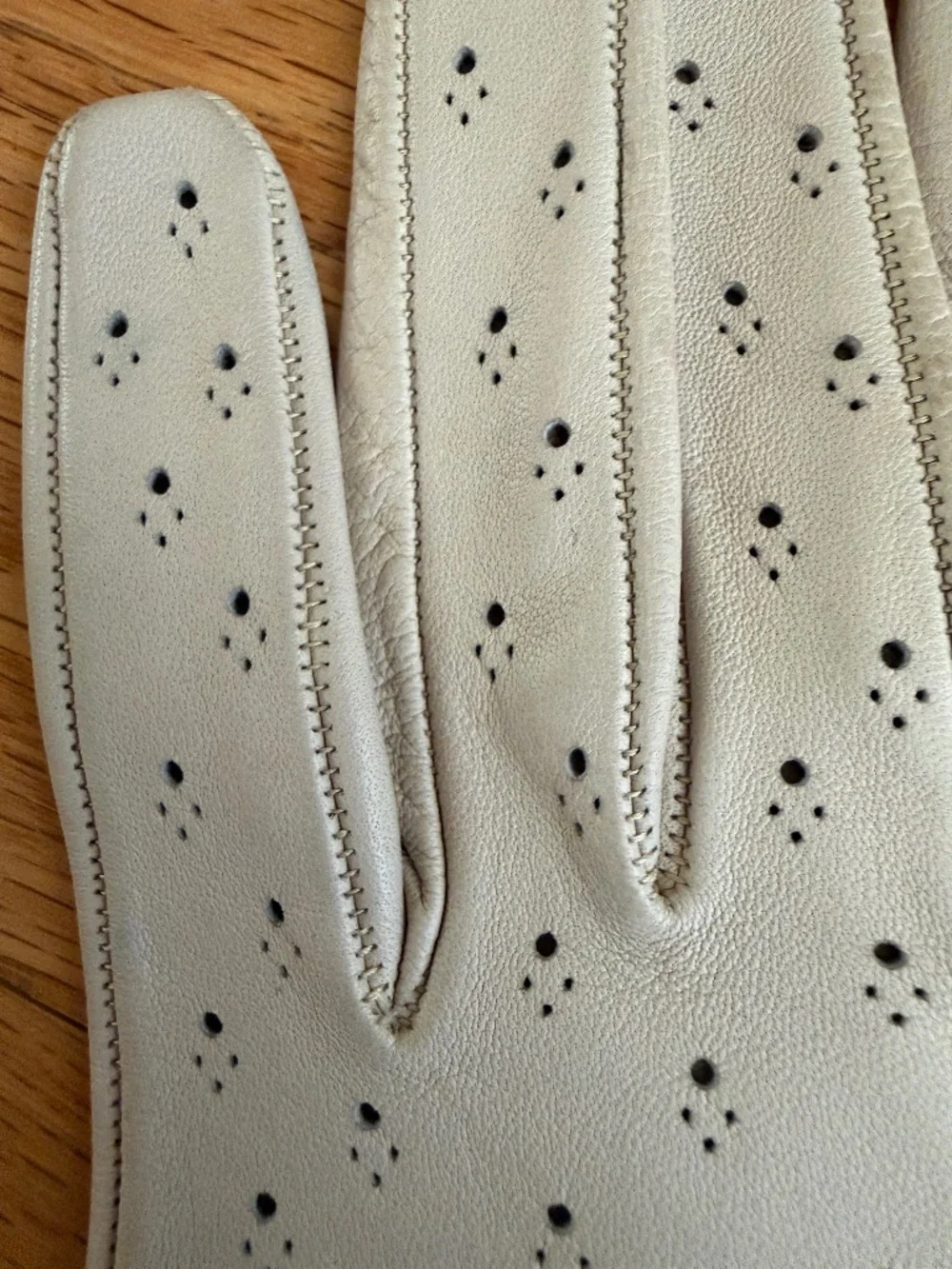 NWOT Kid Leather Womens Gloves Cream Color Size 7